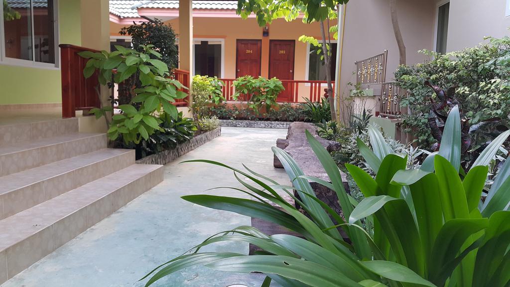 Ruen Narisra Resort Sukhothai Exteriör bild