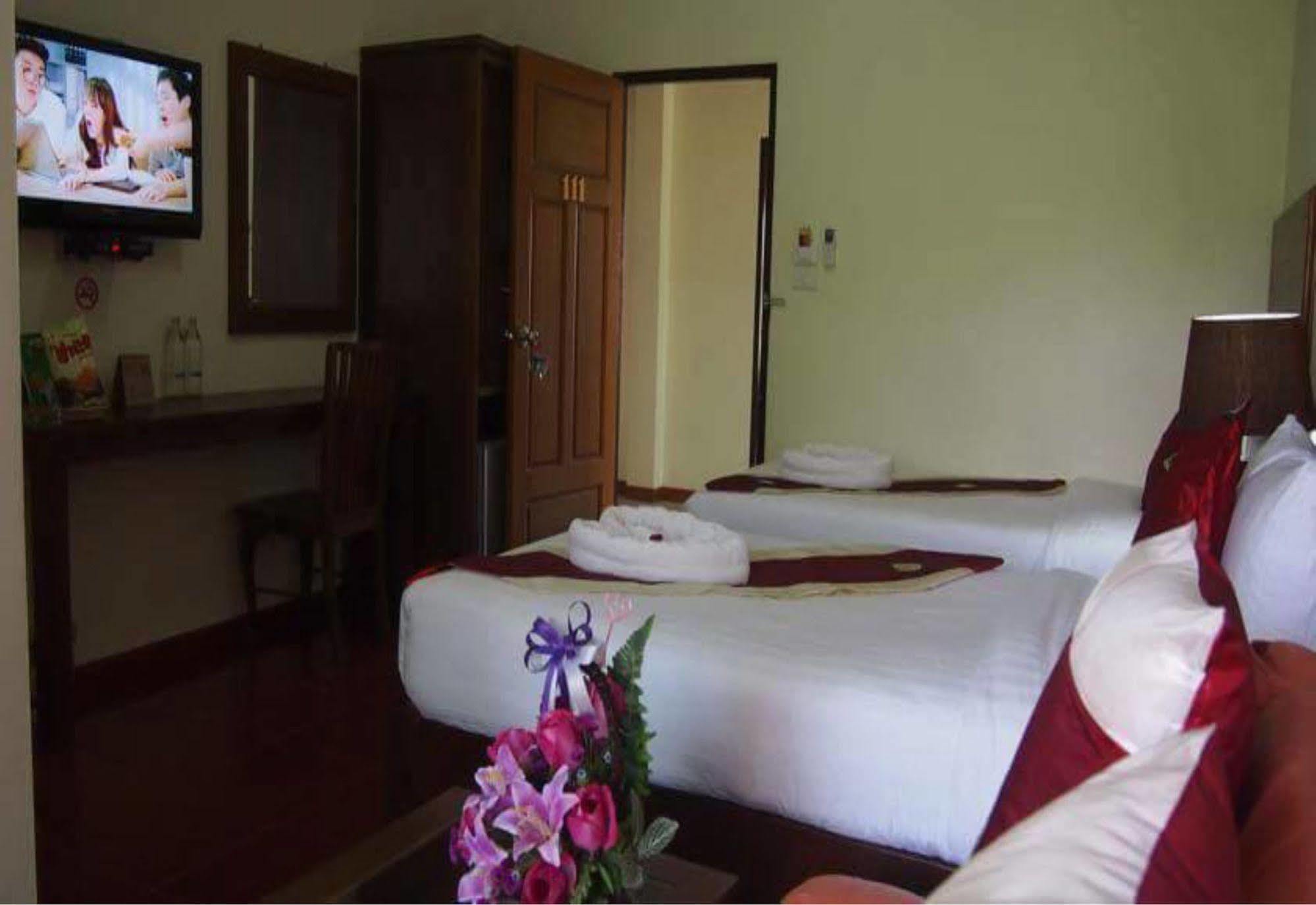 Ruen Narisra Resort Sukhothai Exteriör bild